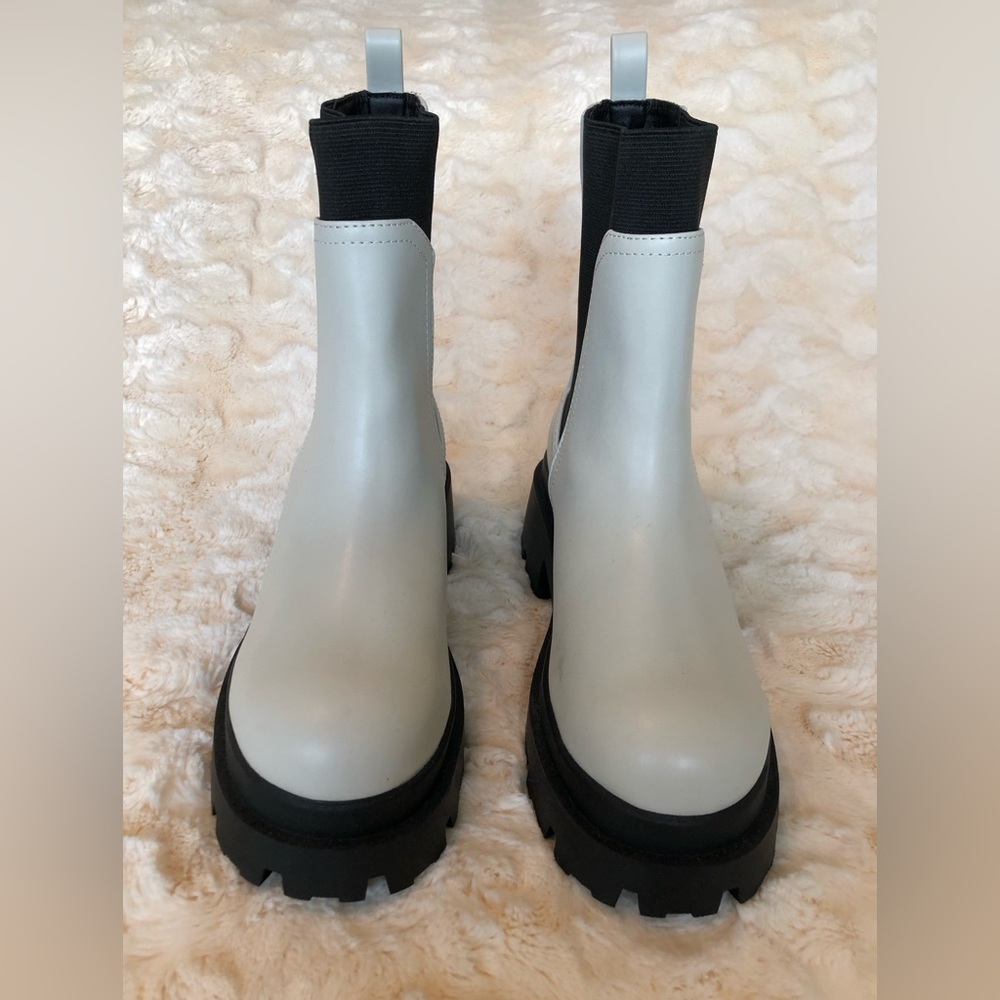Dolce Vita Lug Sole Chelsea Boot